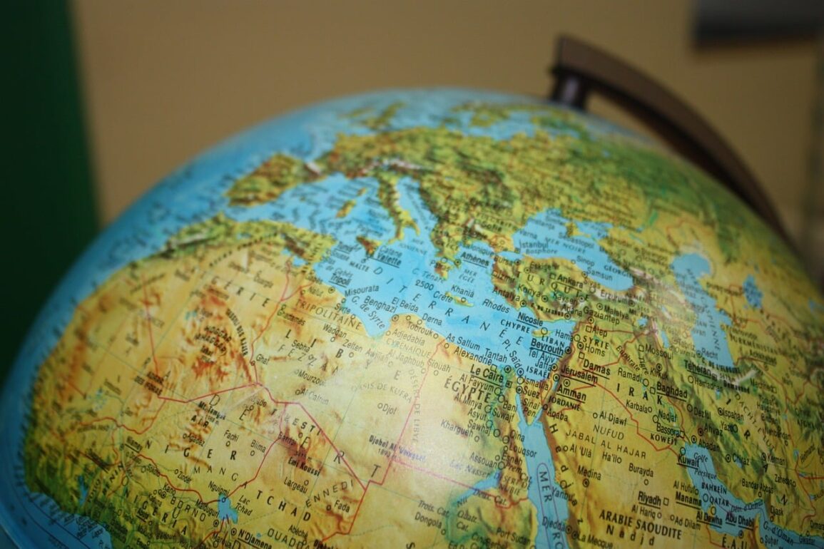 Globe terrestre, choisir sa destination cet été