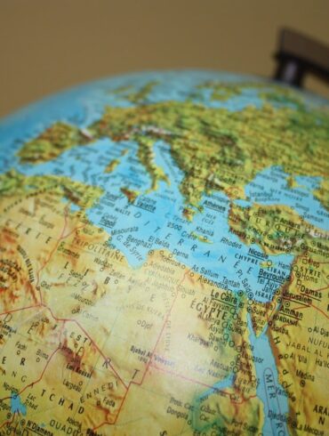 Globe terrestre, choisir sa destination cet été