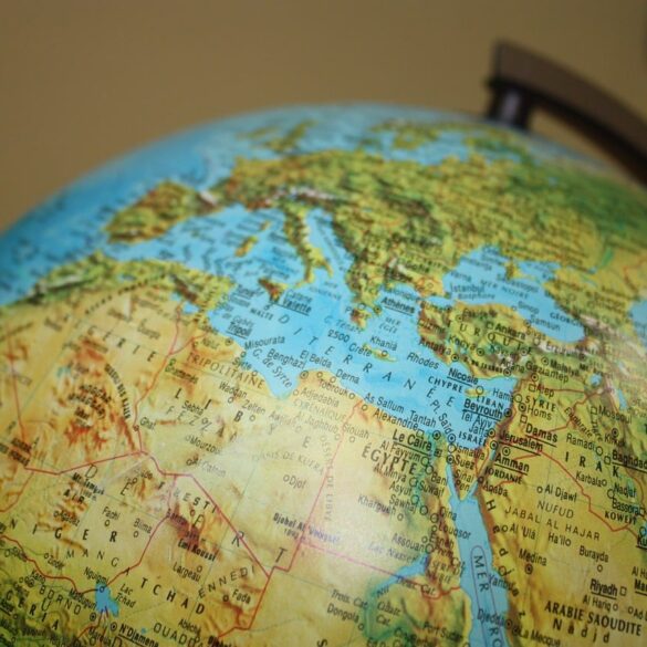 Globe terrestre, choisir sa destination cet été