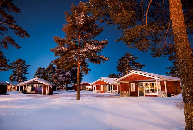 Chalets enneigés à Luleå en Laponie suédoise, ambiance hivernale au cœur du Grand Nord.
