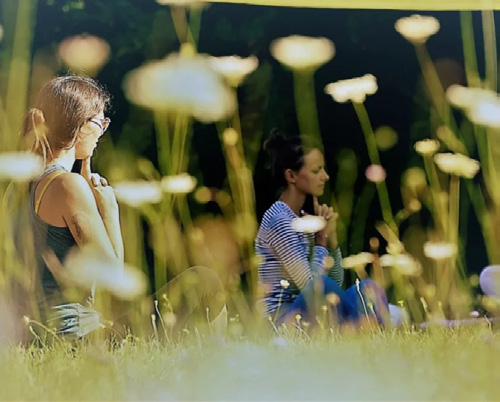 Séance de relaxation en pleine nature dans un écolieu en Dordogne