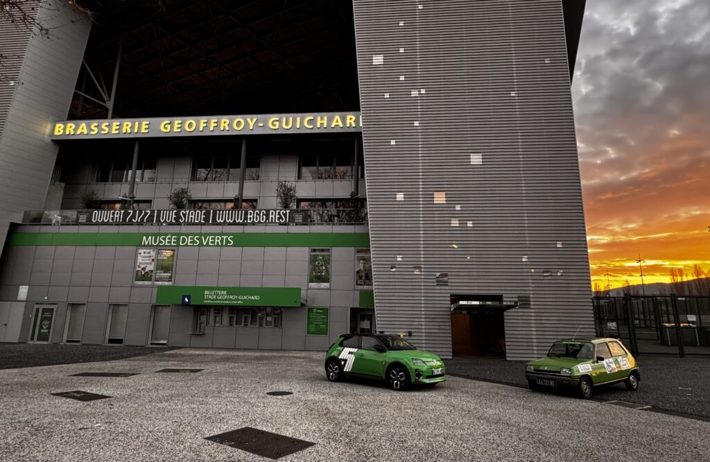 Brasserie Geoffroy-Guichard à Saint-Étienne devant le stade et le musée des Verts