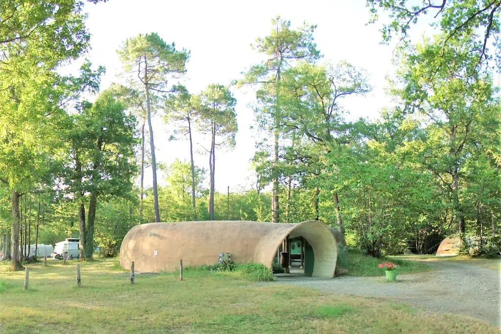 Hébergement insolite en Dordogne au cœur de la forêt
