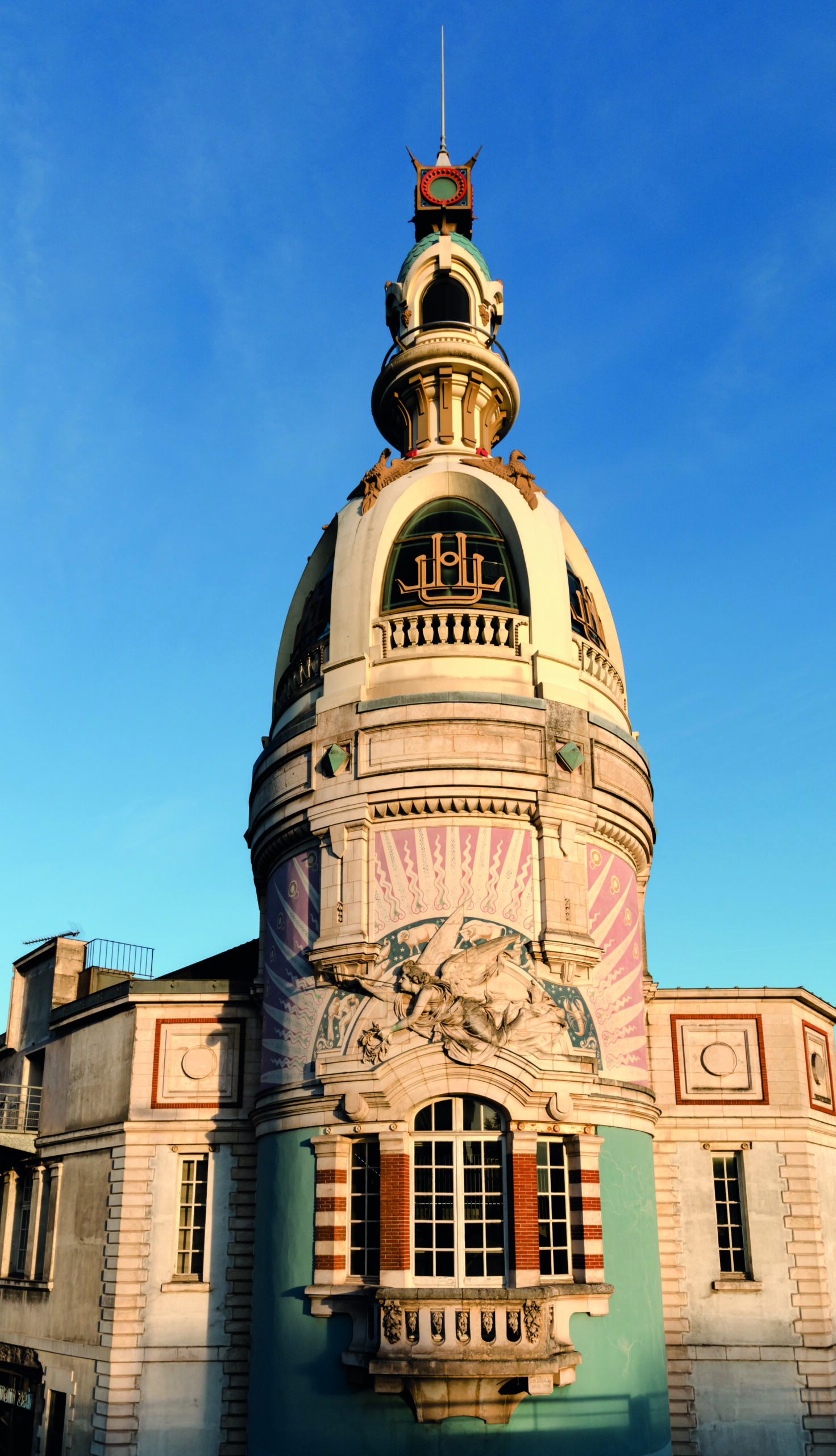 tour LU ancien site Lefèvre-Utile à Nantes