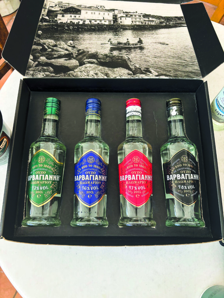 Sélection d'ouzo artisanal, Lesbos, manufacture historique