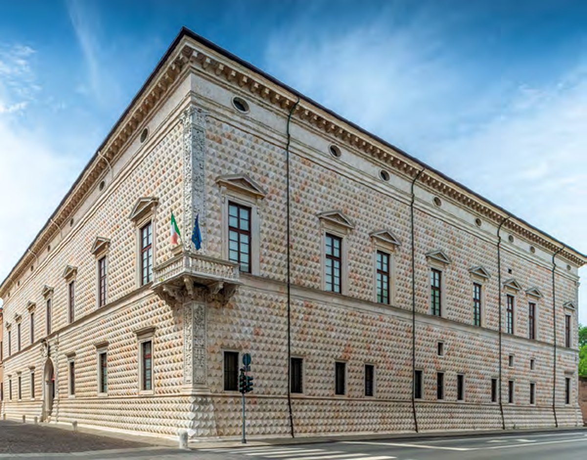 Façade en pointes de marbre du Palazzo dei Diamanti