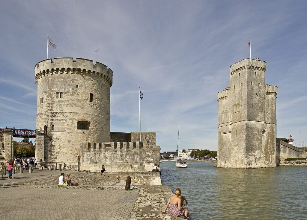 Les deux tours médiévales du Vieux-Port de La Rochelle
