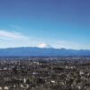 Vue panoramique de Tokyo depuis le 51e étage de la Mairie de Shinjuku avec le Mont Fuji en arrière-plan