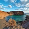 Crique de sable doré et eau turquoise aux plages de Papagayo, à Lanzarote